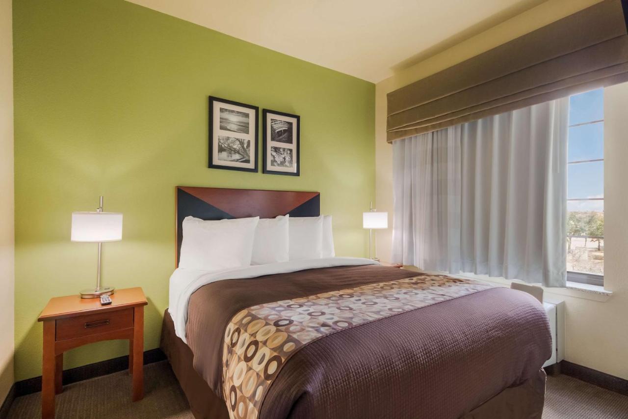 Surestay Plus Hotel By Best Western Near Seaworld San Antonio Exterior foto