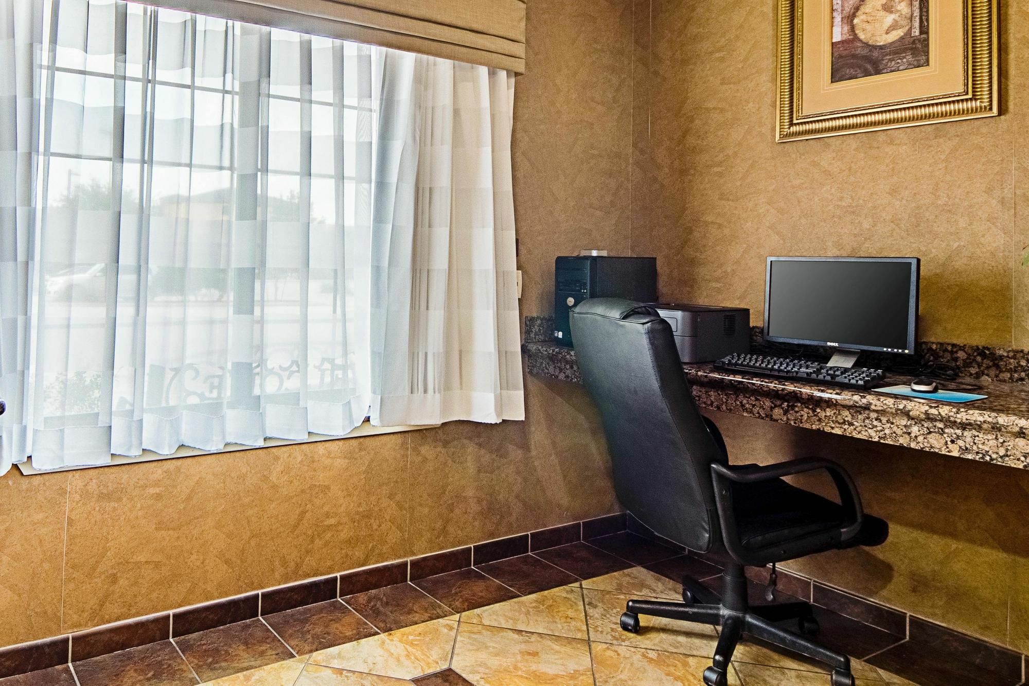 Surestay Plus Hotel By Best Western Near Seaworld San Antonio Exterior foto
